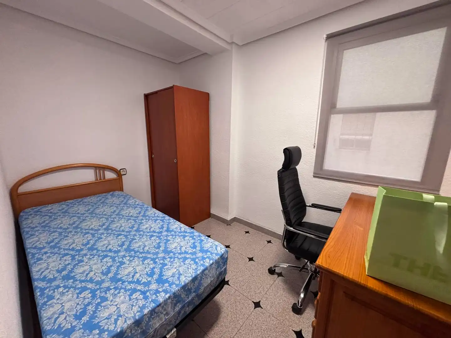 Schlafzimmer von Wohnung zur Miete in Burjassot mit Möbliert, Ofen und Waschmaschine
