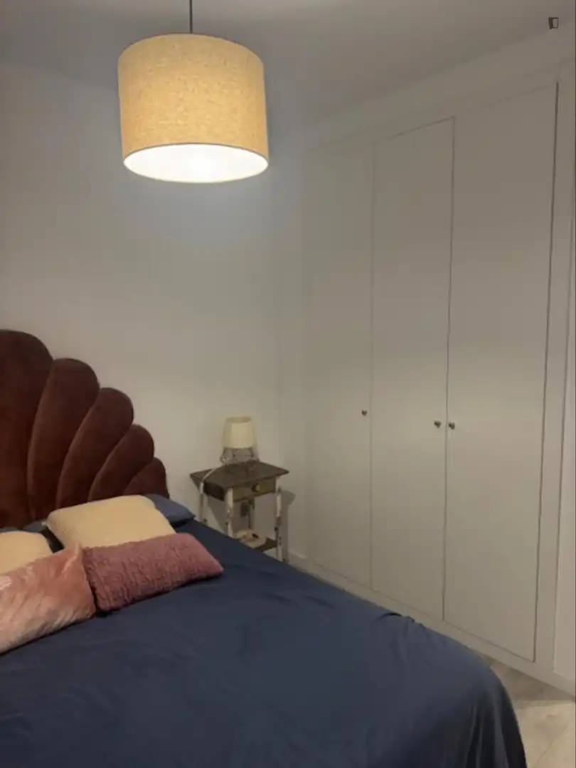 Habitación de Apartamento de alquiler en Dos Hermanas con Aire acondicionado, Calefacción y Amueblado