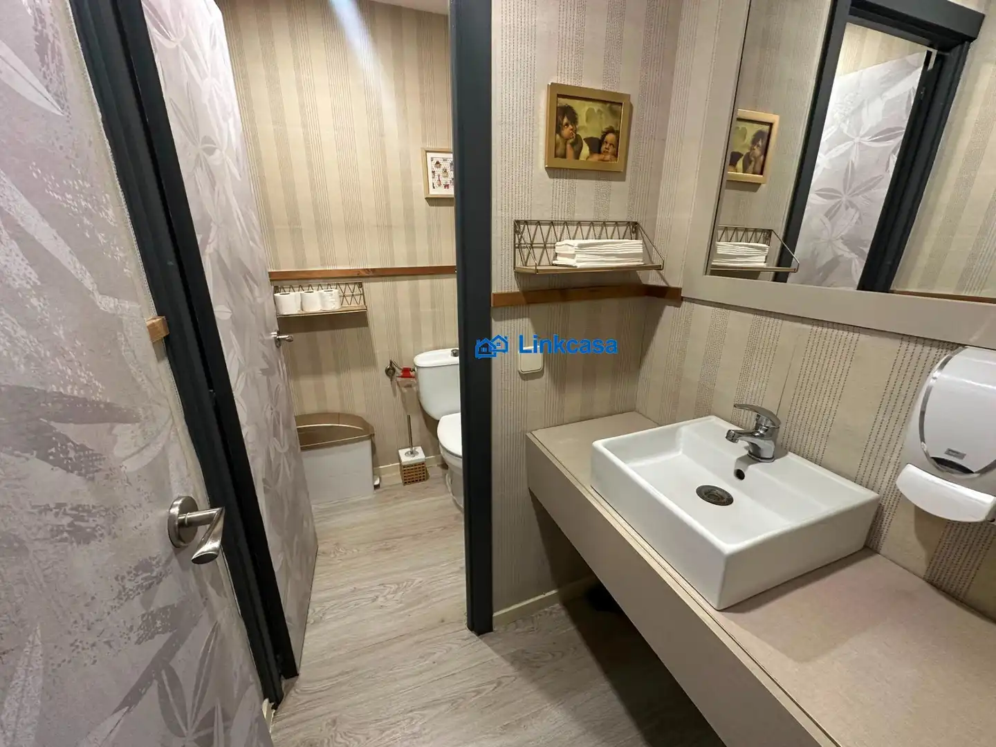 Baño de Local en traspaso en Madrid con Aire acondicionado y Amueblado