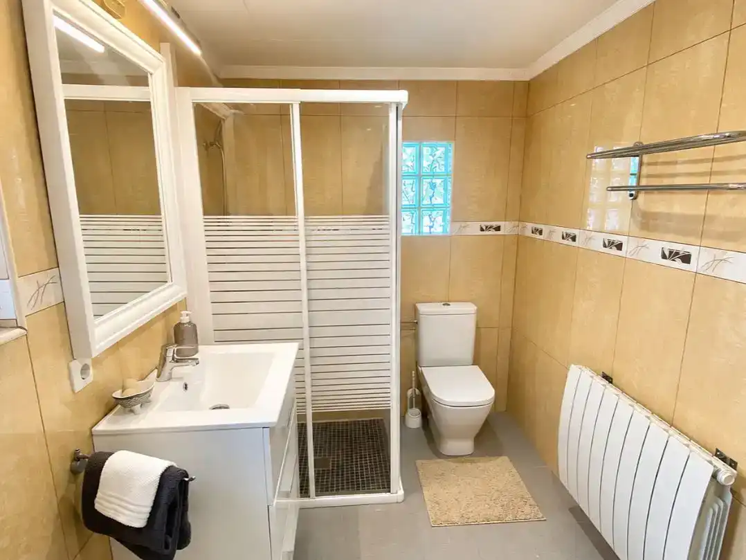 Bathroom of Flat for sale in Roses  with Air Conditioner