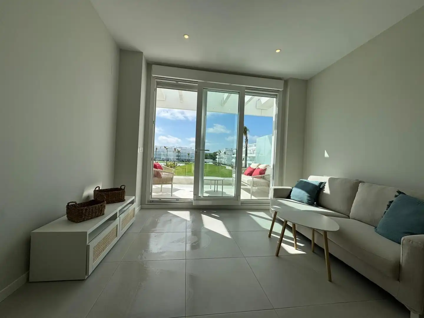 Sala d'estar de Apartament en venda en Chipiona amb Aire condicionat, Terrassa i Traster