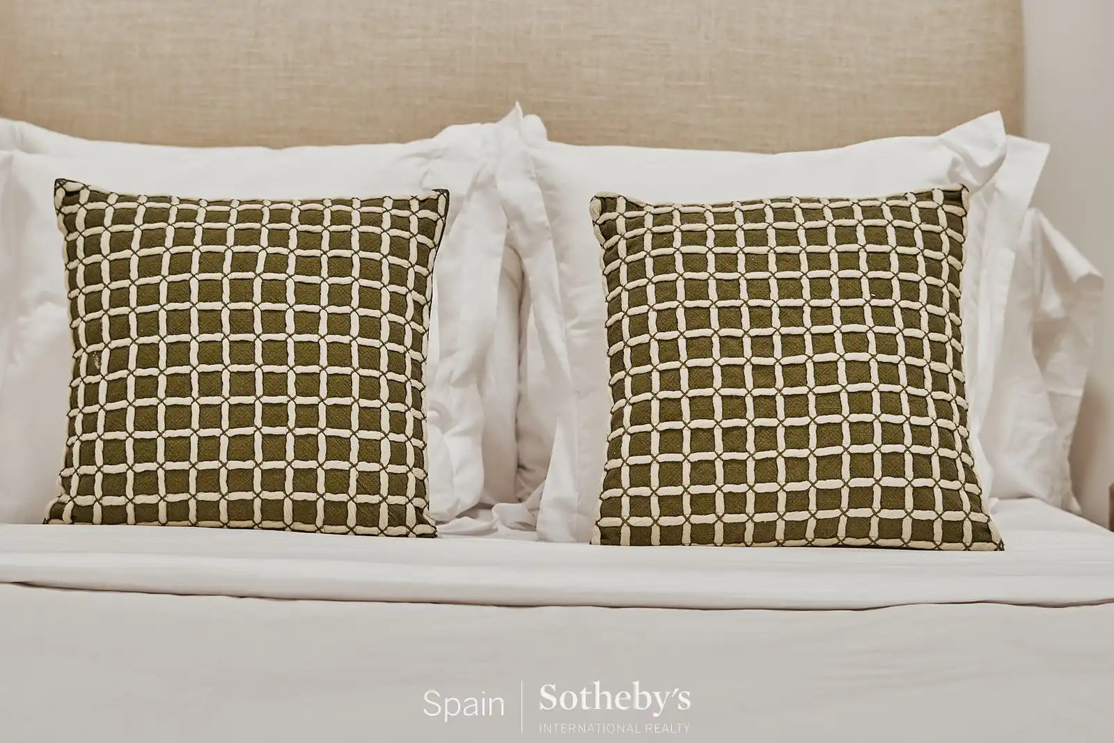 Bedroom of Apartments for sale in Madrid  with Air Conditioner and Heating