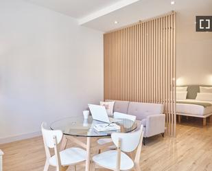 Living room of Flat to rent in  Madrid Capital  with Air Conditioner, Heating and Balcony