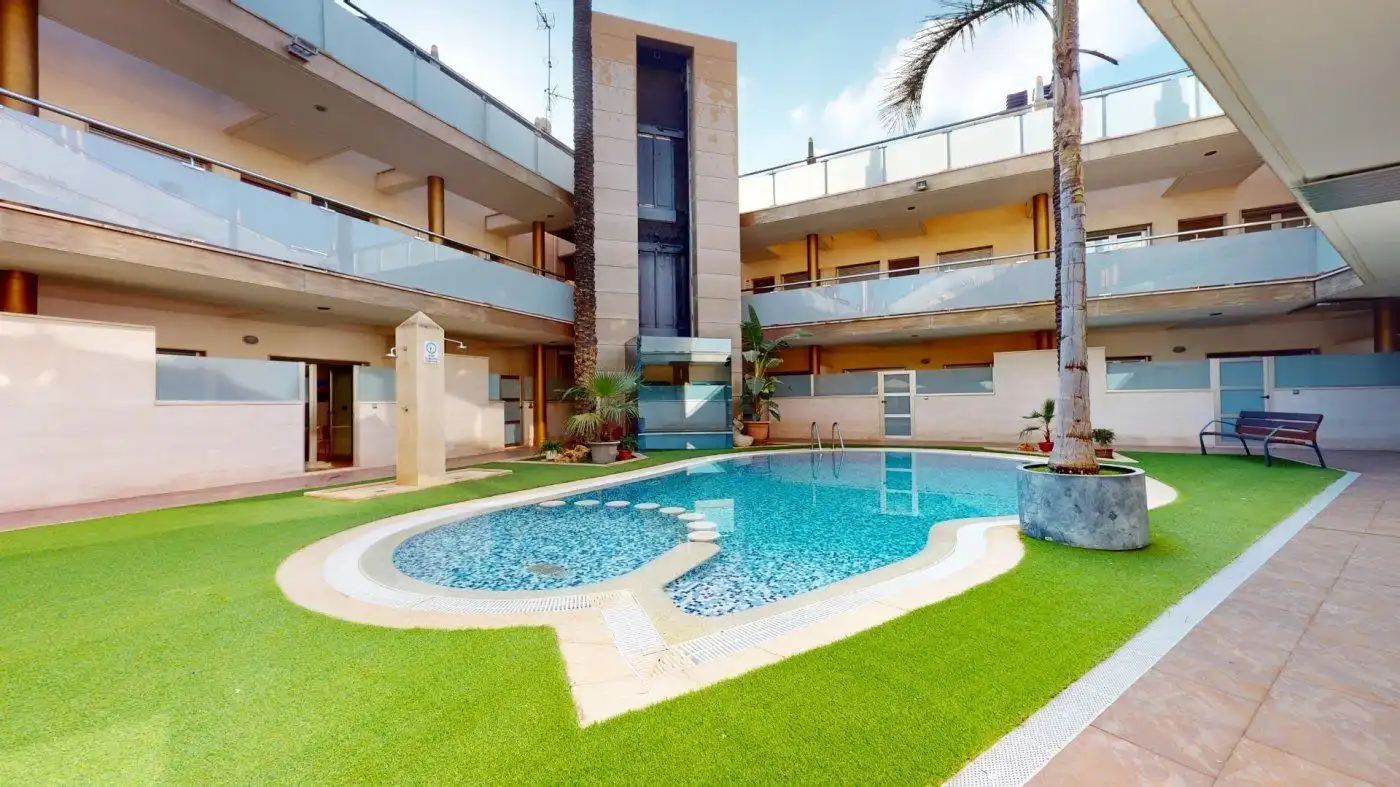 Piscina de Casa adosada en venda en Pilar de la Horadada amb Aire condicionat, Jardí privat i Parquet
