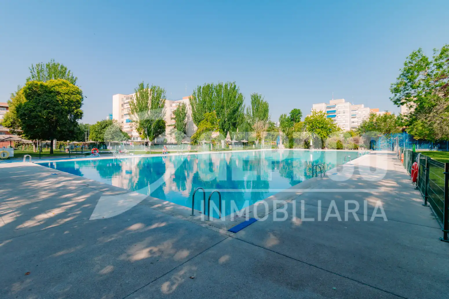 Swimming pool of Flat for sale in Móstoles  with Air Conditioner, Heating and Terrace