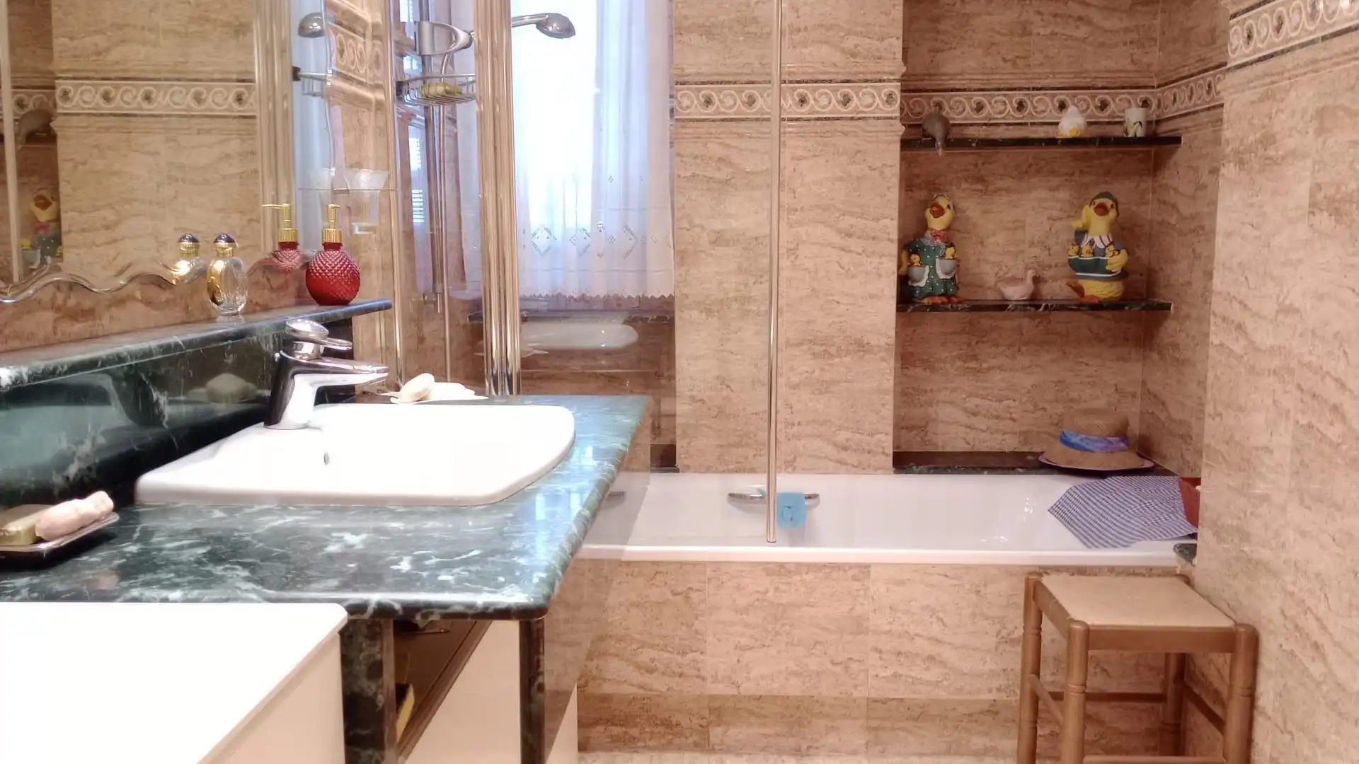 Baño de Piso en venta en Benidorm con Aire acondicionado, Calefacción y Jardín privado