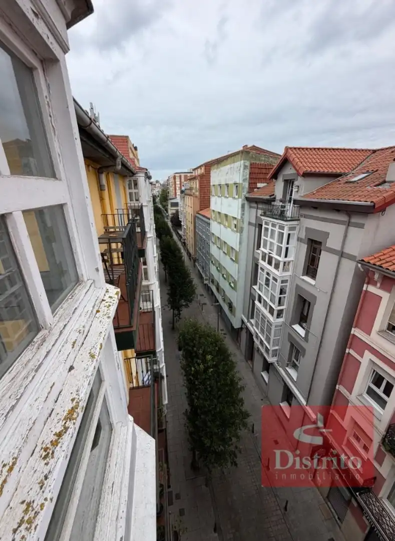 Vista exterior de Àtic de lloguer en Santander amb Calefacció i Moblat