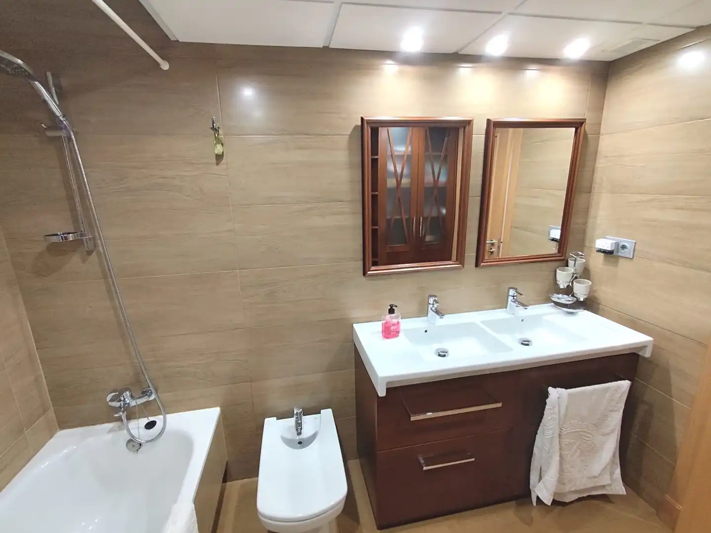 Bathroom of Flat for rent in Barbastro  with Air Conditioner, Heating and Terrace