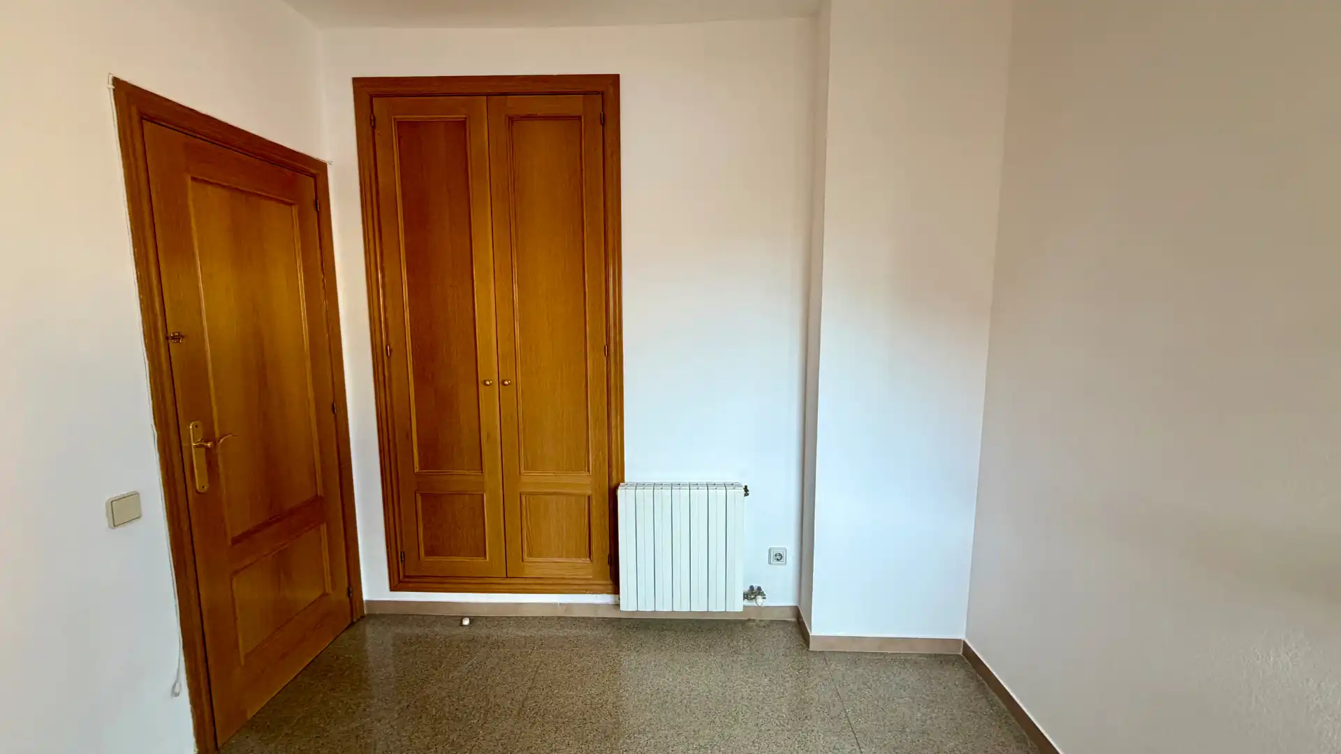 Schlafzimmer von Wohnung zum Verkauf in Figueres mit Klimaanlage, Heizung und Möbliert