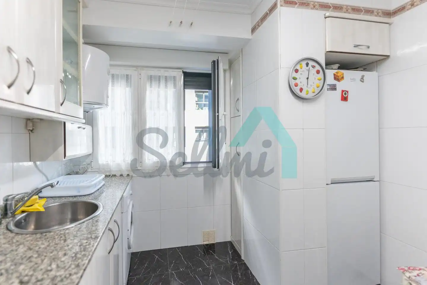 Cocina de Piso de alquiler en Gijón  con Calefacción, Parquet y Amueblado