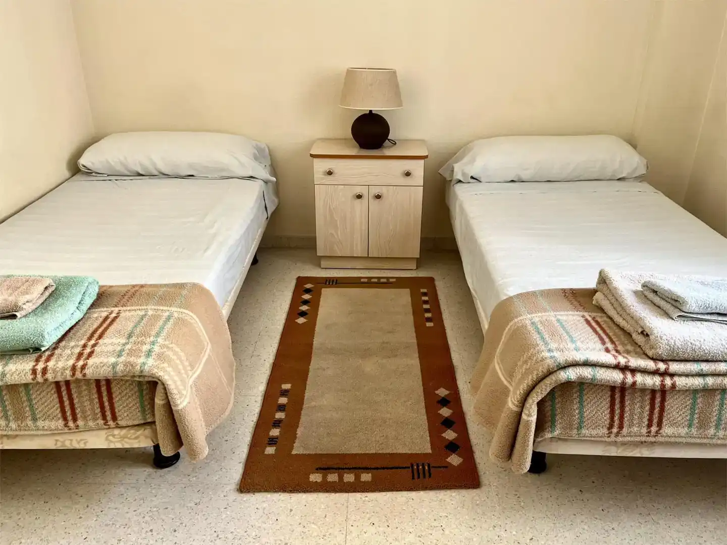 Dormitori de Apartament per a compartir en Torremolinos amb Aire condicionat, Moblat i Balcó