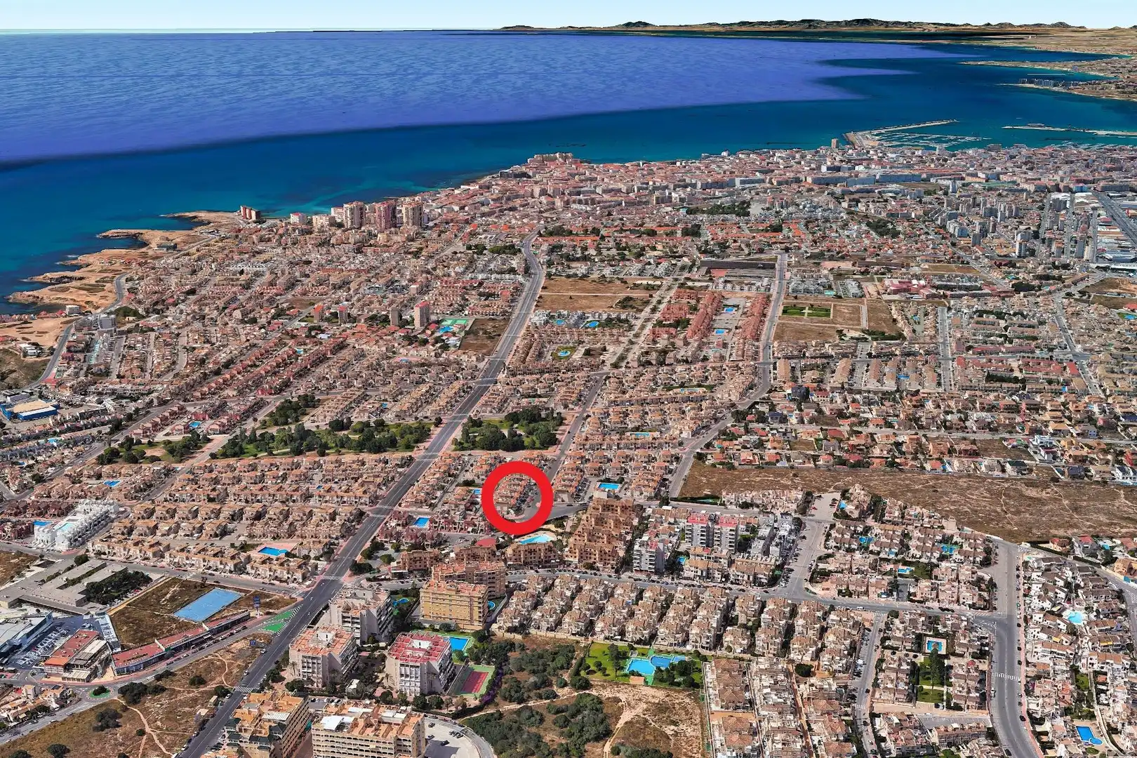Vista exterior de Planta baixa en venda en Torrevieja amb Aire condicionat, Calefacció i Jardí privat