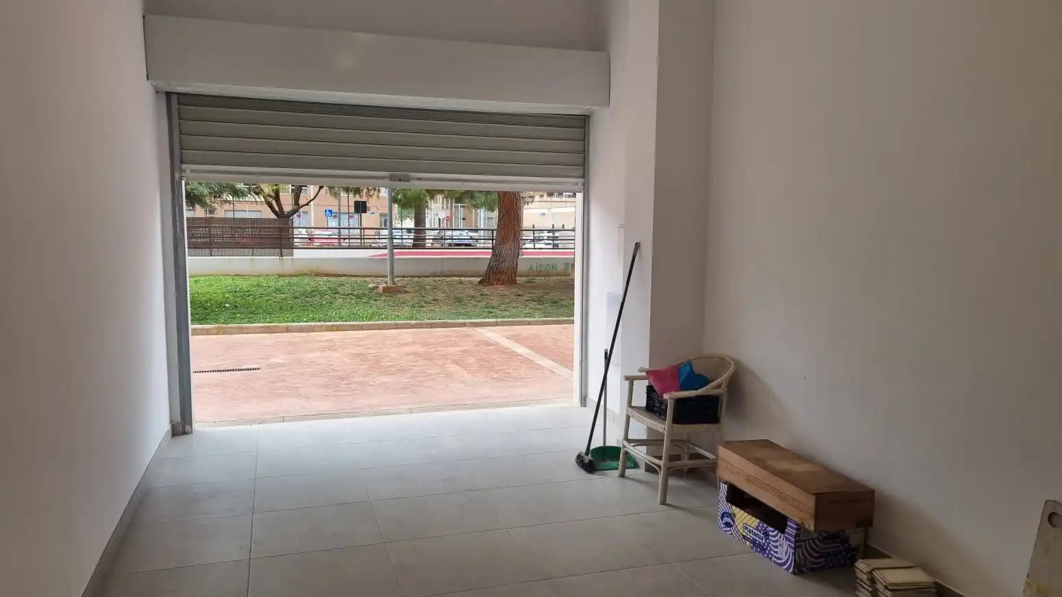 Local de alquiler en Vila-real - Calle Jaume Roig, Piscinas