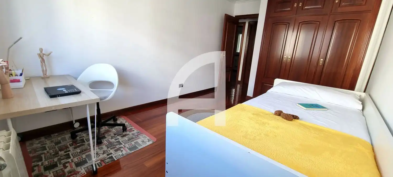 Habitación de Piso de alquiler en Vigo  con Calefacción, Trastero y Amueblado