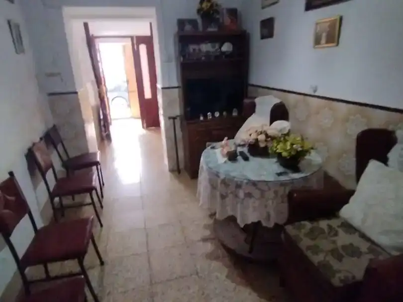 Sala d'estar de Casa adosada en venda en Cabeza la Vaca amb Balcó