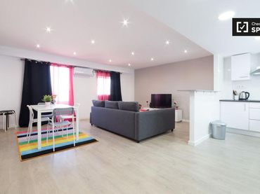 Appartamento con balcone in affitto a Poblats Marítims