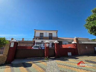 Casa amb jardí en venda a Periurbano Oeste - Sierra