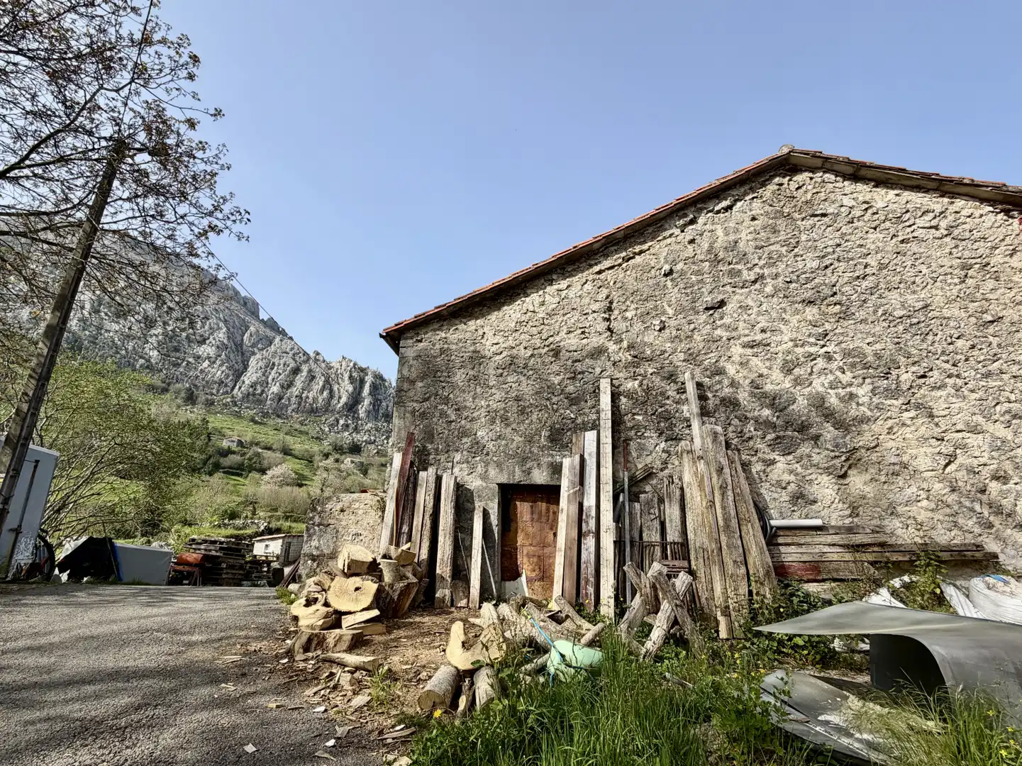 Vista exterior de Casa o xalet en venda en Miera