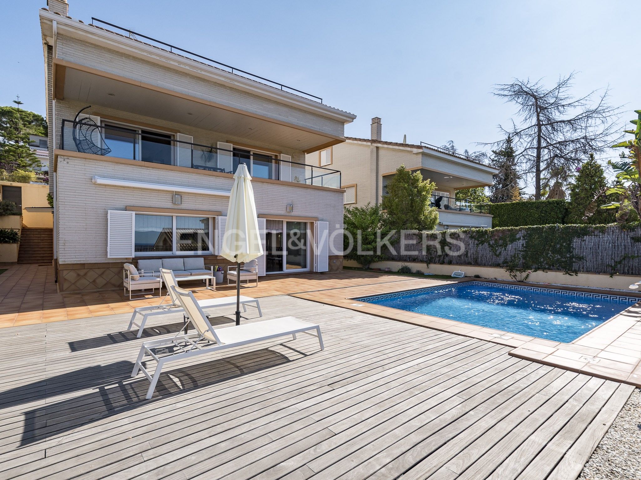 Exterior view of House or chalet for sale in Vilassar de Dalt  with Air Conditioner, Heating and Private garden
