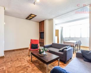 Living room of Flat to rent in  Madrid Capital  with Air Conditioner, Heating and Parquet flooring