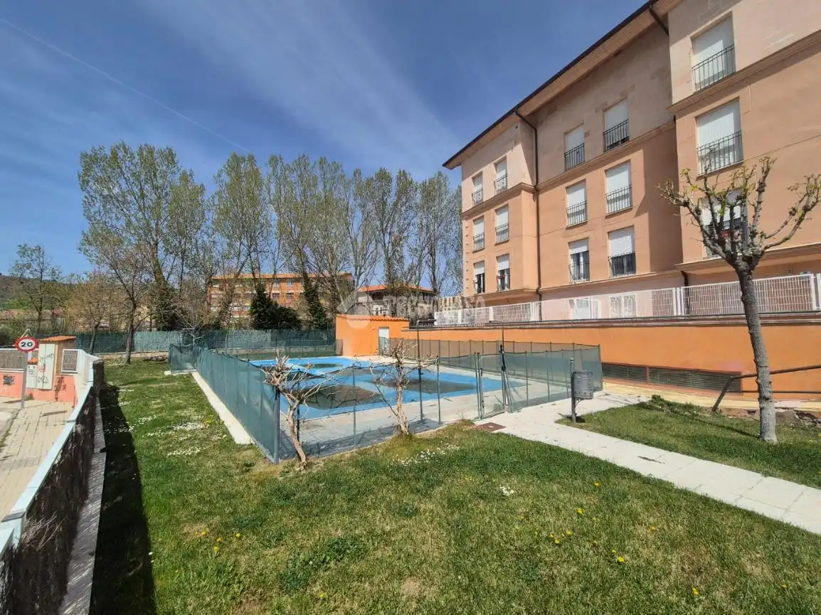 Piscina de Piso en venta en Sigüenza con Terraza