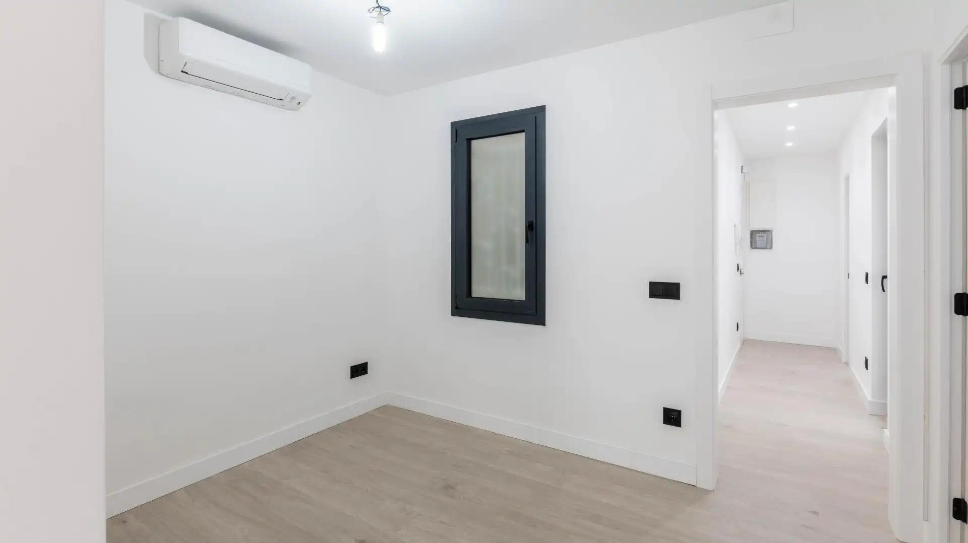 Piso en venta en L'Hospitalet de Llobregat con Calefacción, Parquet y Terraza