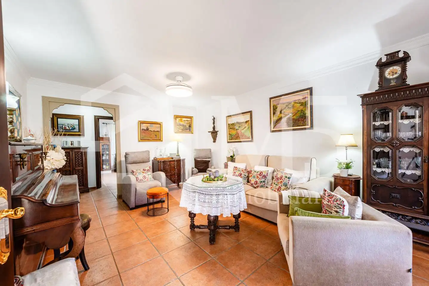 Sala d'estar de Casa adosada en venda en Vélez-Málaga amb Aire condicionat, Calefacció i Jardí privat