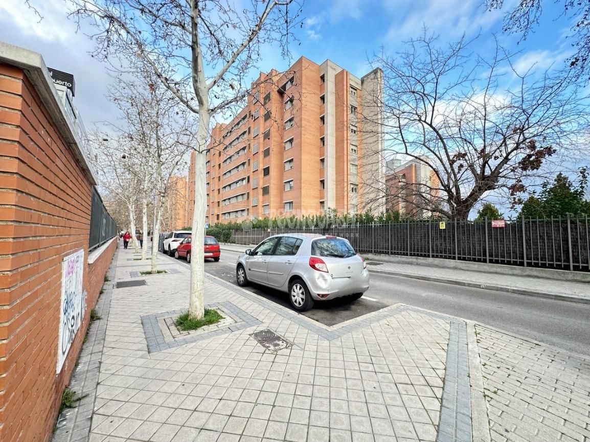 Vista exterior de Garatge en venda en  Madrid Capital