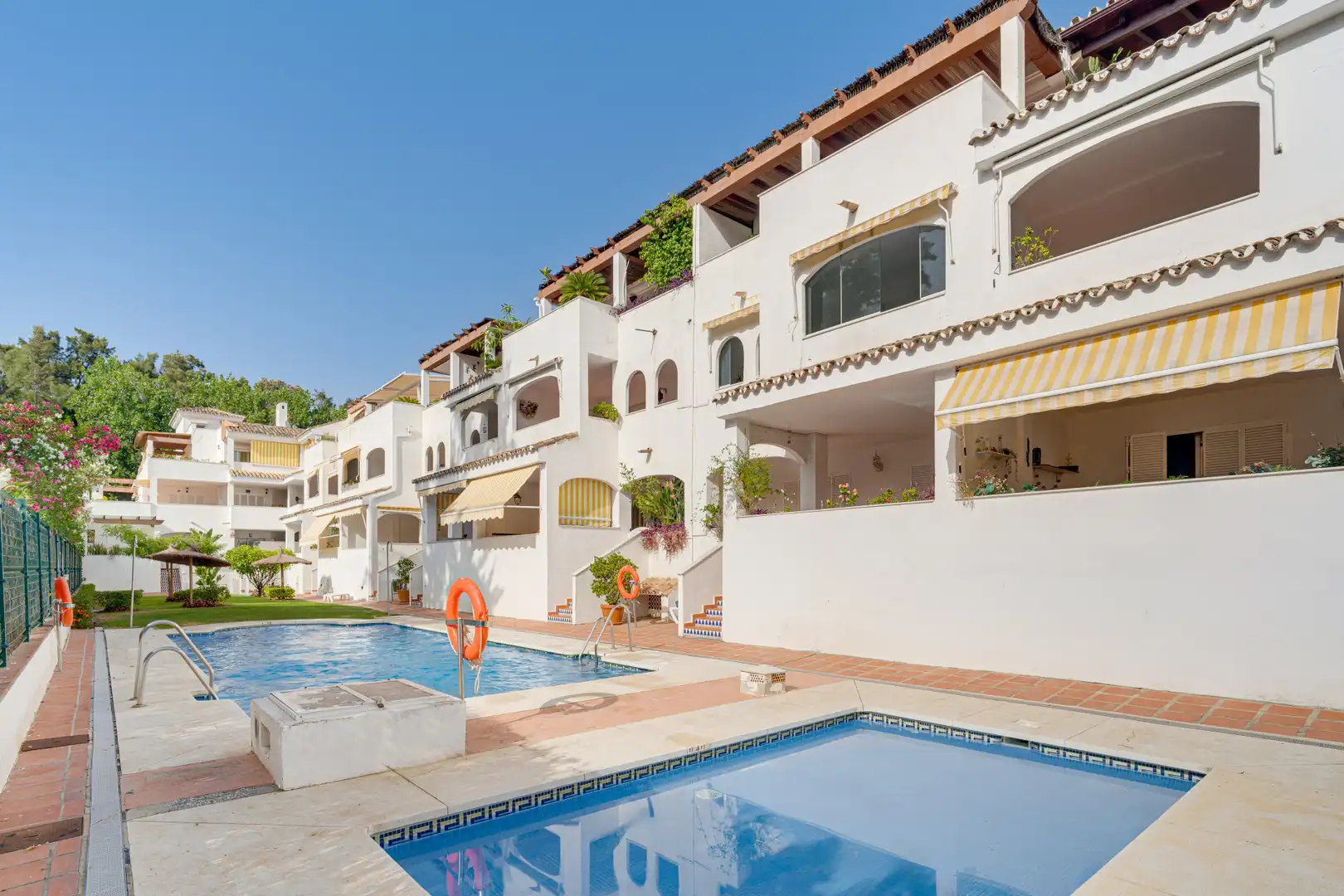 Vista exterior de Planta baixa en venda en Marbella amb Aire condicionat, Terrassa i Traster
