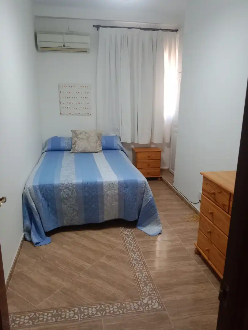 Habitación de Piso de alquiler en Dos Hermanas con Amueblado