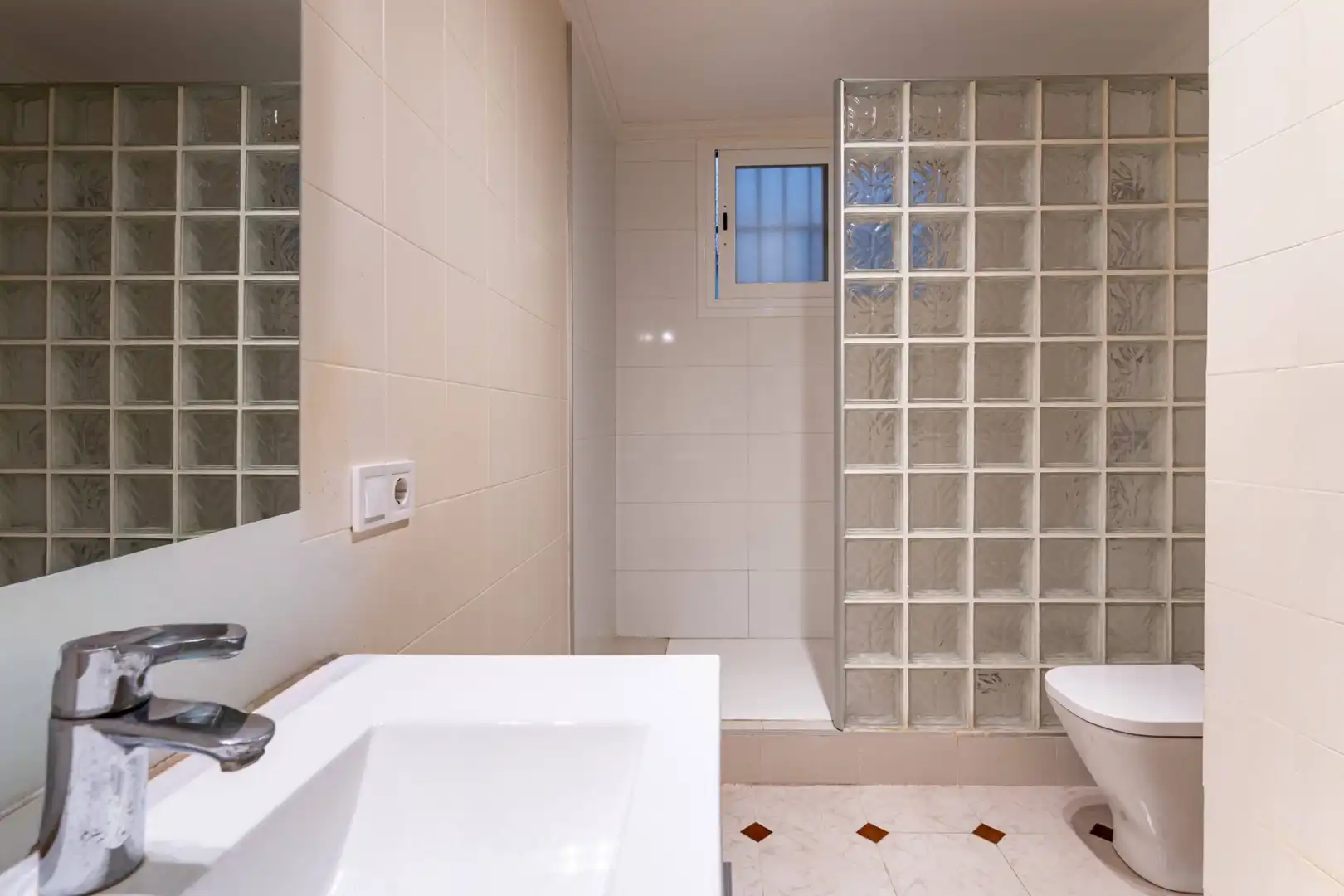 Baño de Apartamento en venta en Calvià con Aire acondicionado, Calefacción y Amueblado