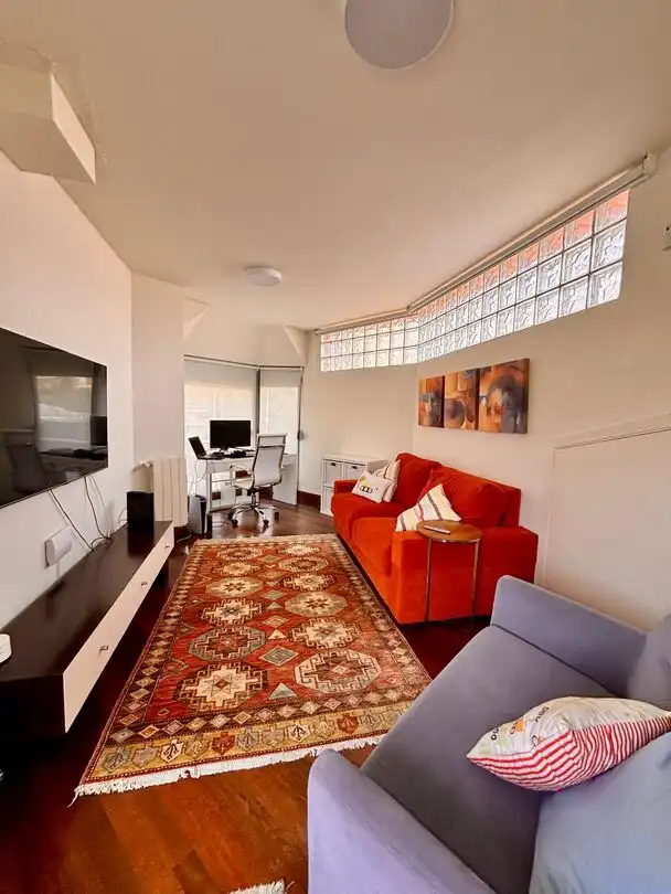 Wohnzimmer von Einfamilien-Reihenhaus zum Verkauf in Sopela mit Heizung, Privatgarten und Terrasse