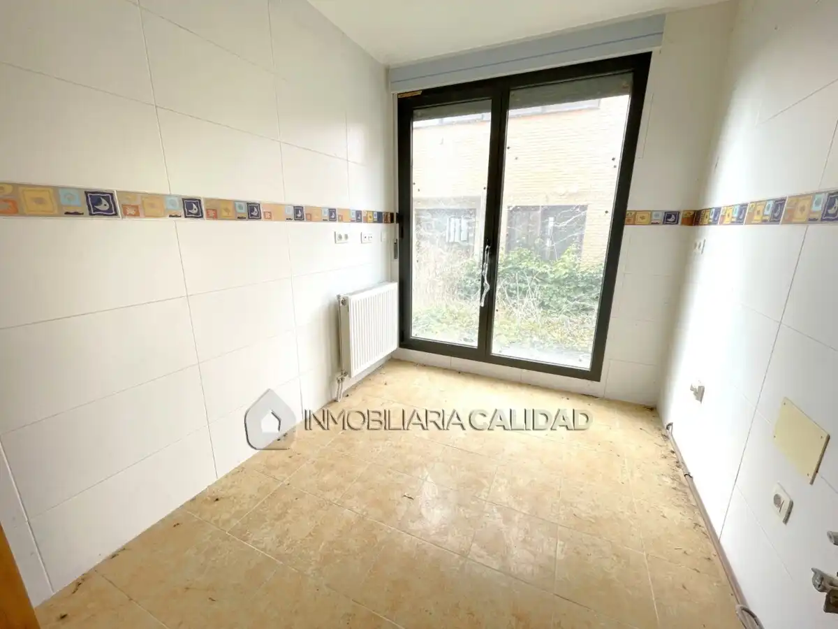Vista exterior de Casa o xalet en venda en Alfoz de Quintanadueñas amb Calefacció