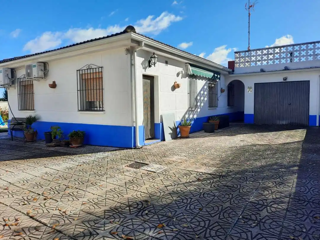 Vista exterior de Casa o chalet en venta en Escalona con Aire acondicionado, Calefacción y Amueblado