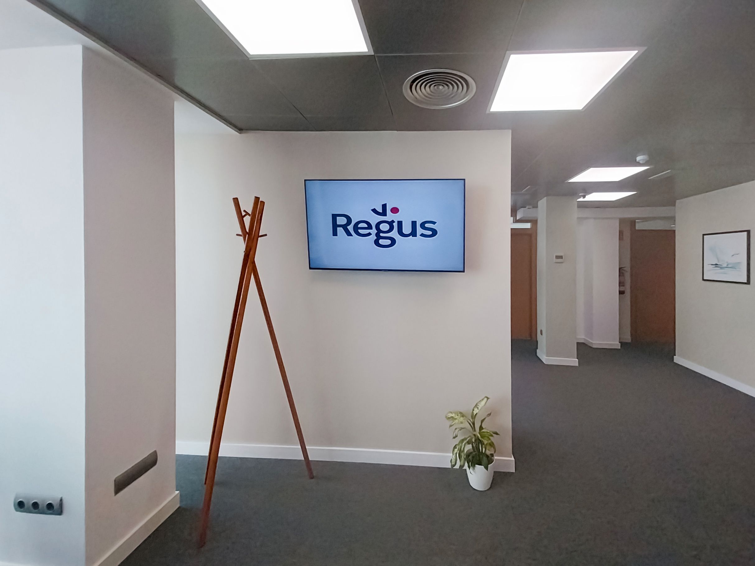 Office to rent in Santander  with Air Conditioner, Heating and Furnished