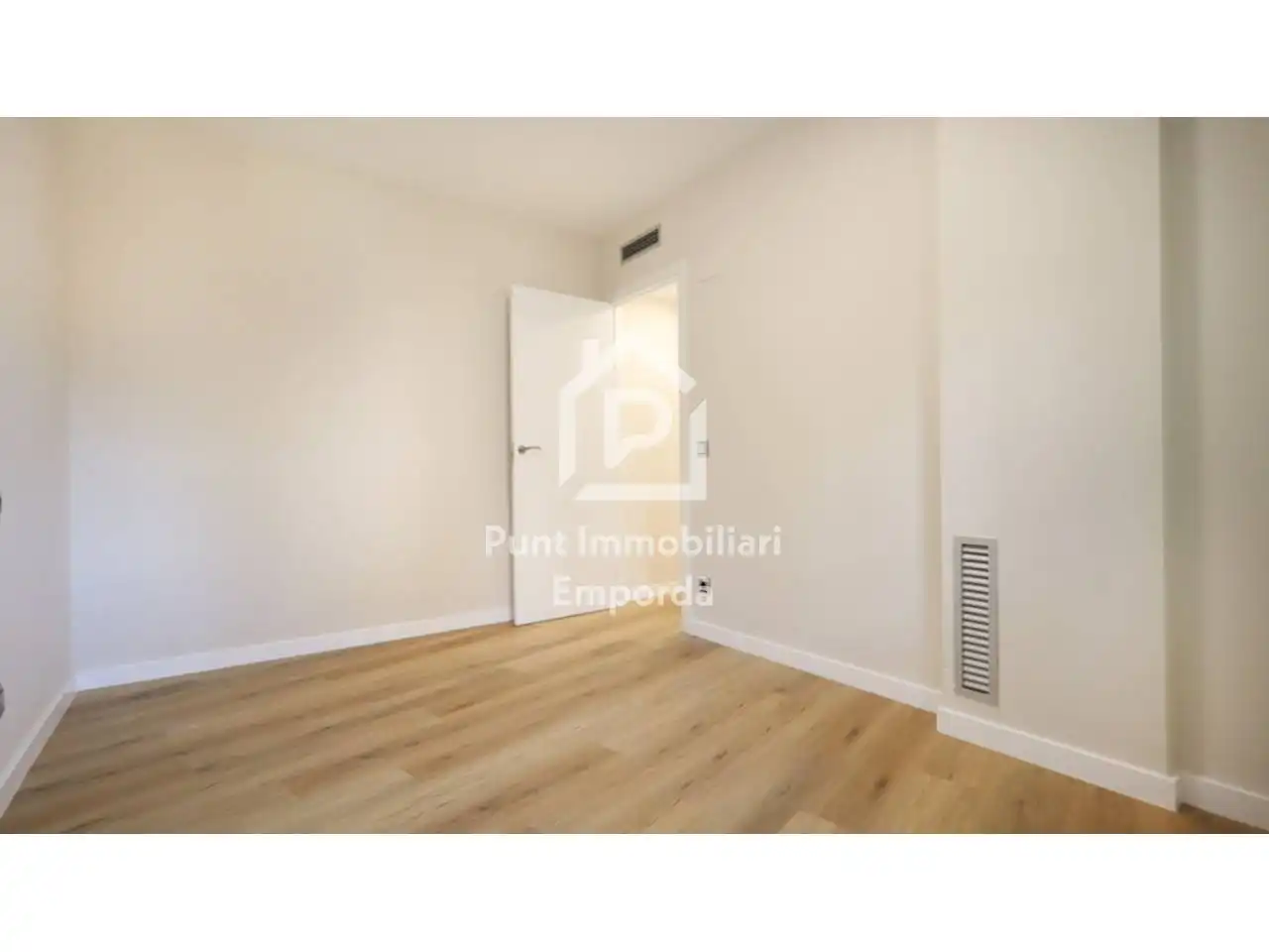 Bedroom of Flat for sale in Llançà  with Air Conditioner, Heating and Parquet flooring