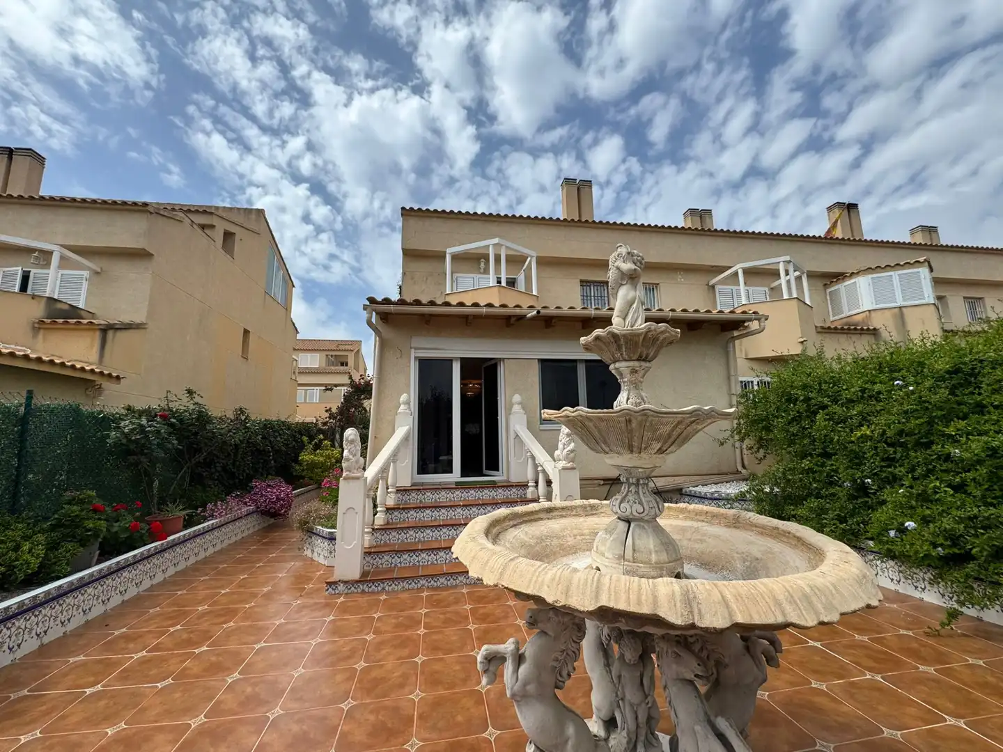 Casa a schiera con terrazza in vendita a Calle Versalles 7