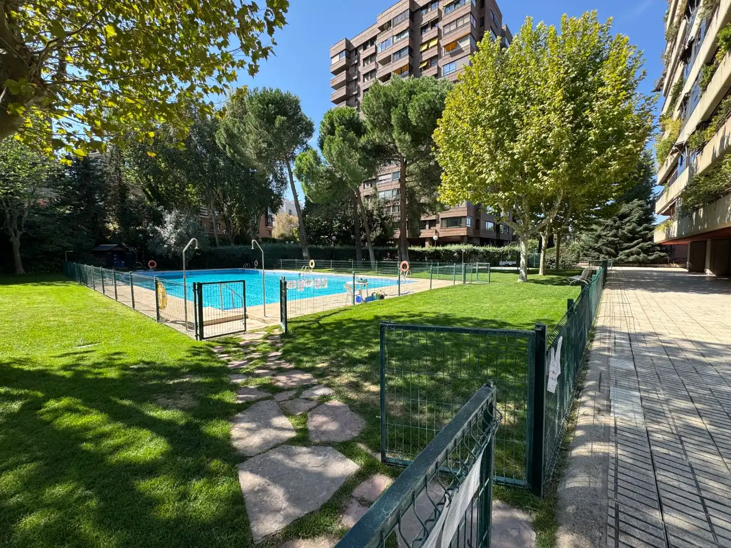 Piscina de Pis en venda en  Madrid Capital amb Aire condicionat, Terrassa i Piscina