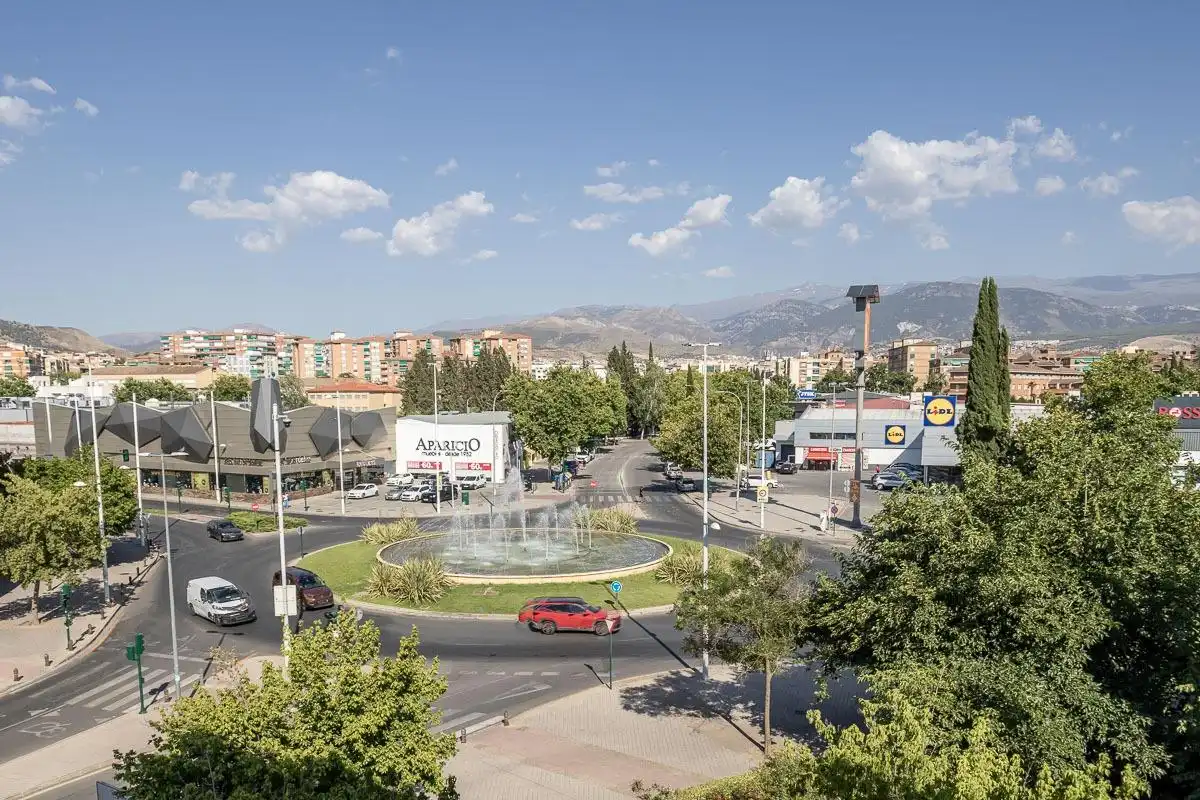Vista exterior de Piso de alquiler en Granada con Calefacción, Terraza y Trastero