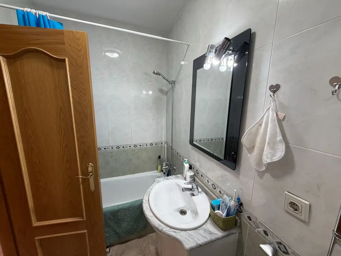 Bathroom of Flat for sale in Villanueva de la Cañada  with Air Conditioner and Heating