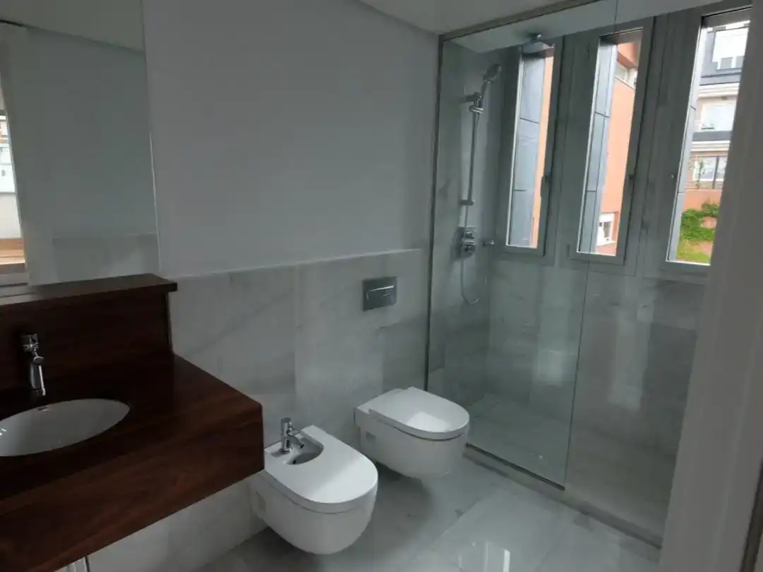 Bany de Casa o xalet en venda en  Madrid Capital amb Balcó