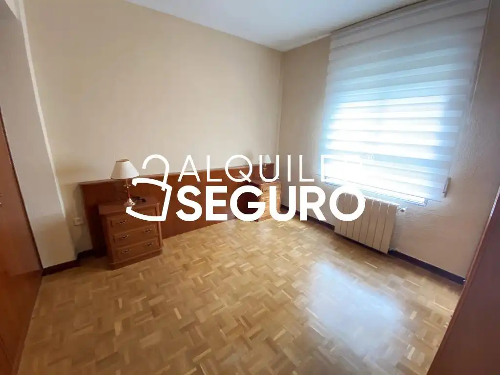Bedroom of Flat for rent in Madrid  with Heating, Terrace and Furnished