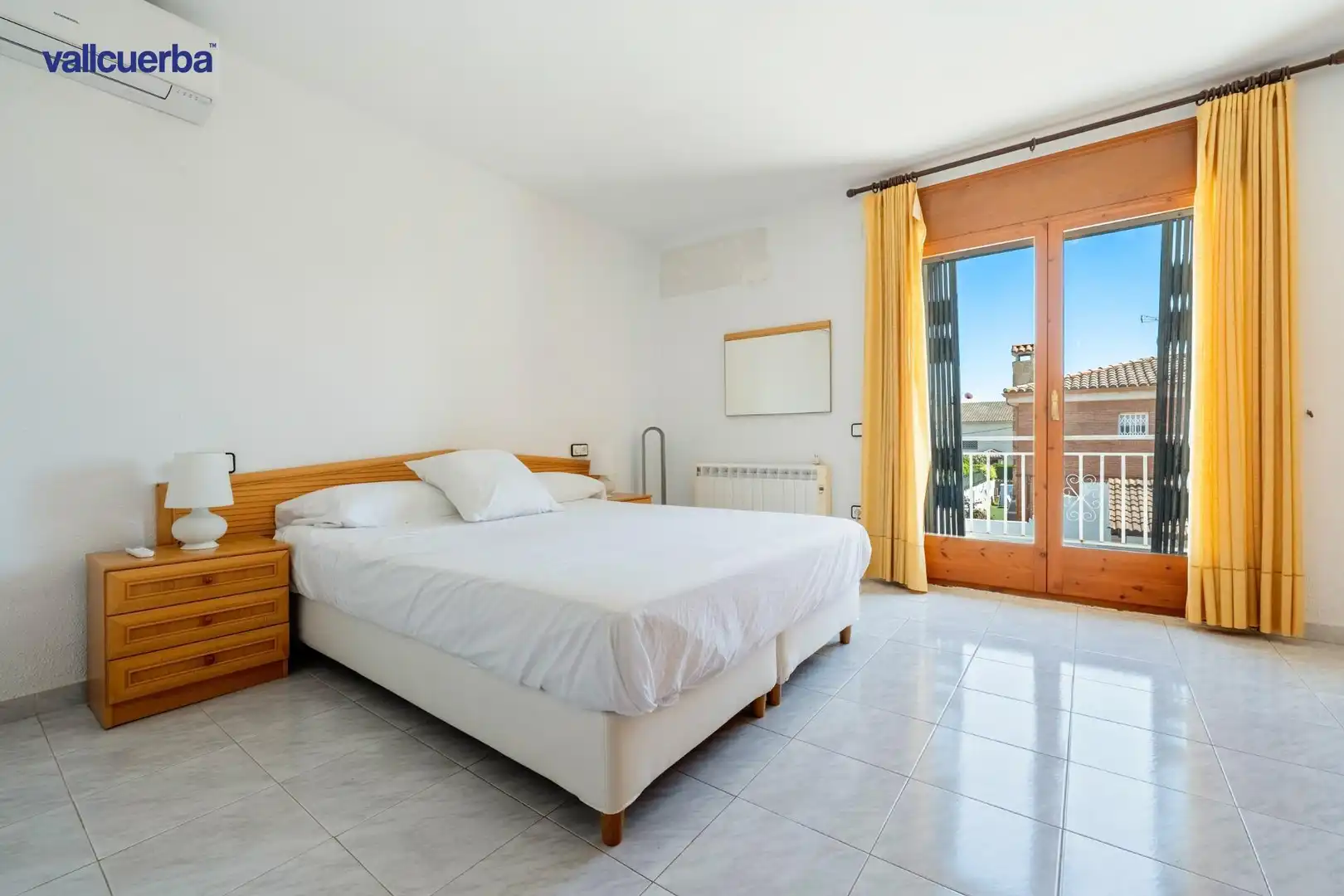 Dormitori de Casa adosada en venda en Cambrils amb Aire condicionat, Calefacció i Jardí privat