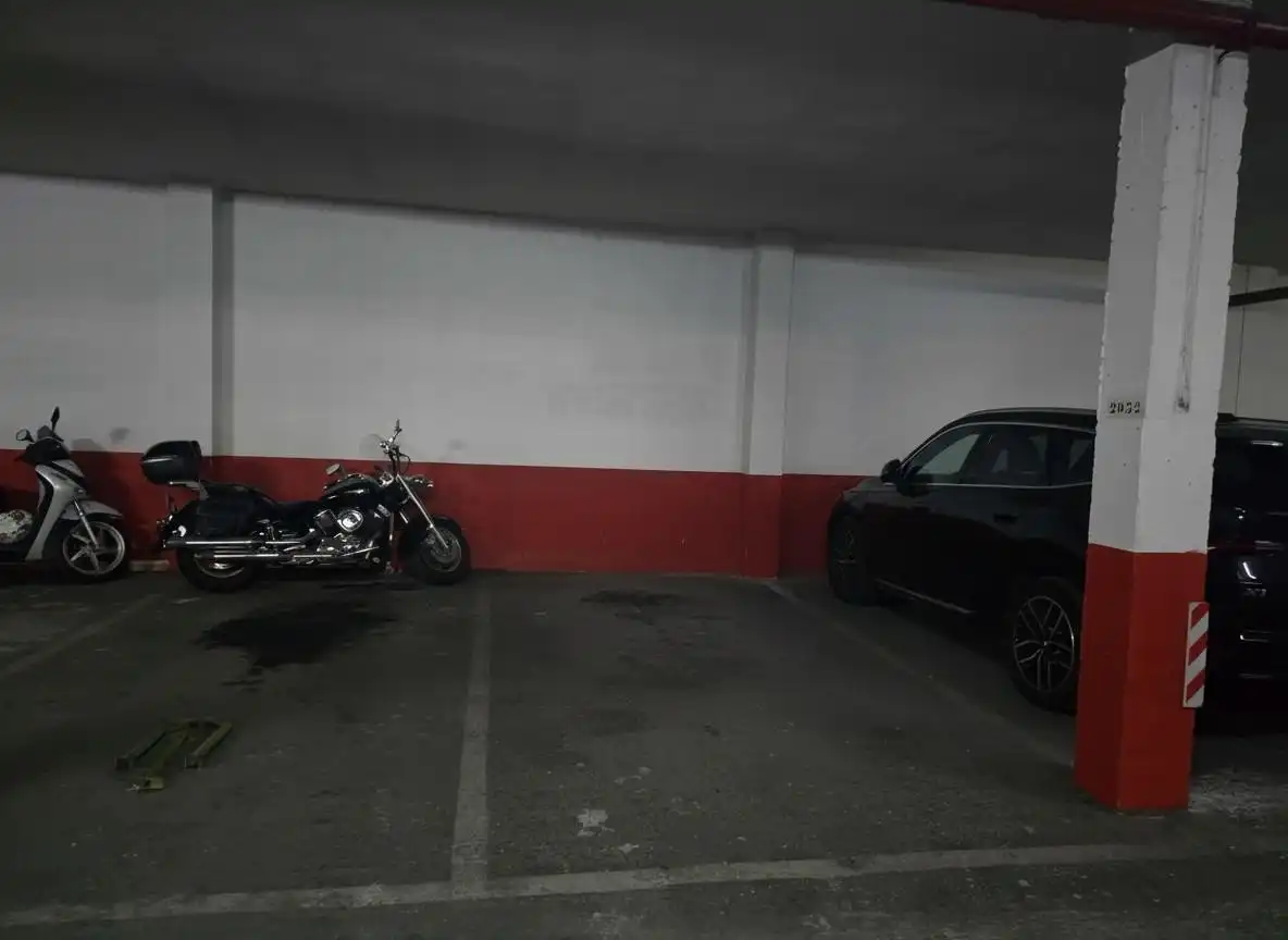 Parkplatz von Wohnungen zum Verkauf in Benalmádena mit Klimaanlage, Heizung und Schwimmbad