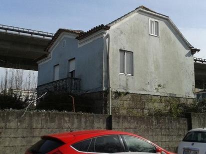 Vista exterior de Casa o xalet en venda en Pontevedra Capital  amb Terrassa i Balcó