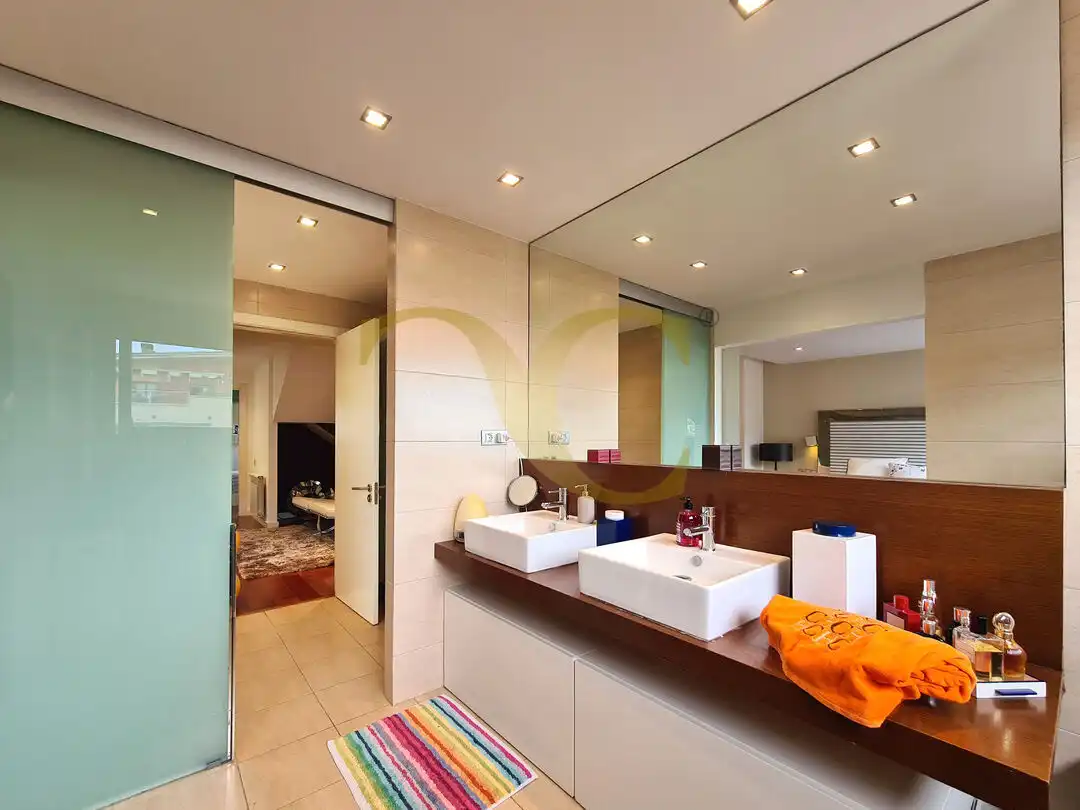Badezimmer von Maisonette zum Verkauf in Oviedo  mit Heizung, Privatgarten und Terrasse