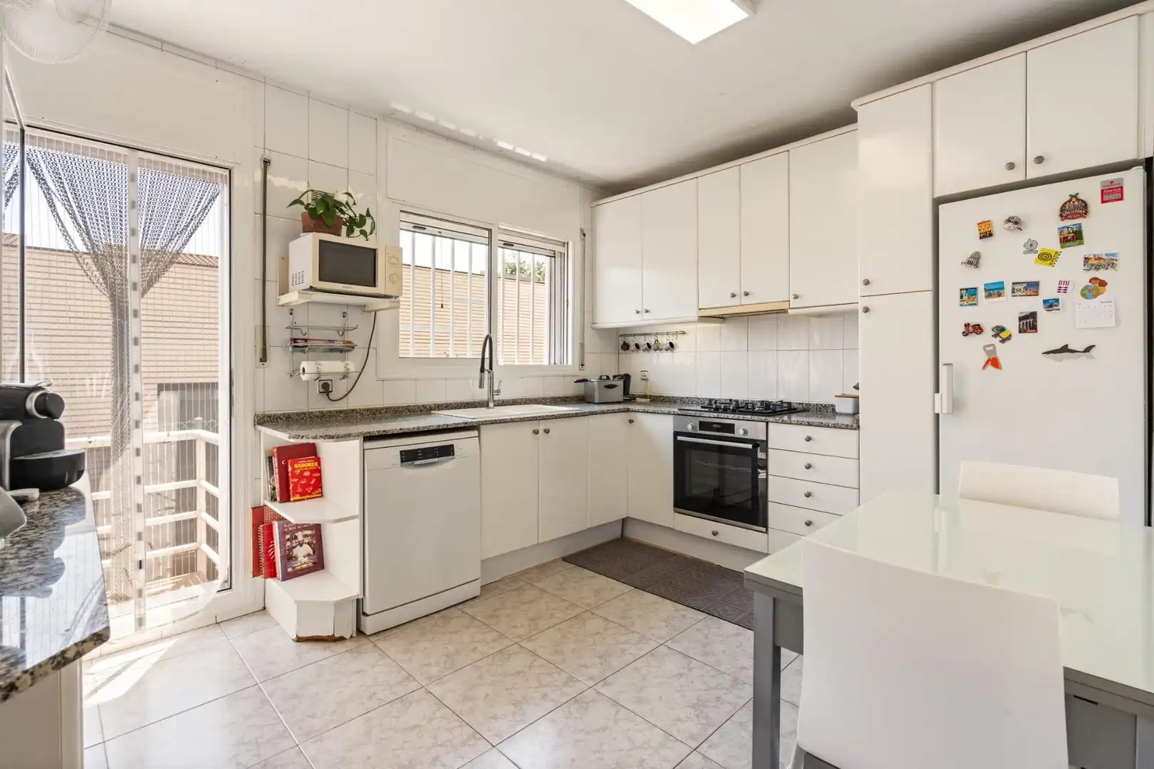 Cocina de Casa adosada en venta en Parets del Vallès con Aire acondicionado, Calefacción y Jardín privado