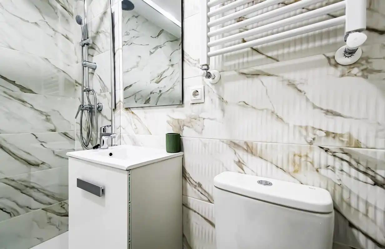 Bathroom of Flat for sale in Madrid  with Air Conditioner, Heating and Terrace