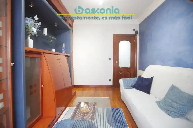 Living room of Flat for sale in Basauri   with Heating and Furnished