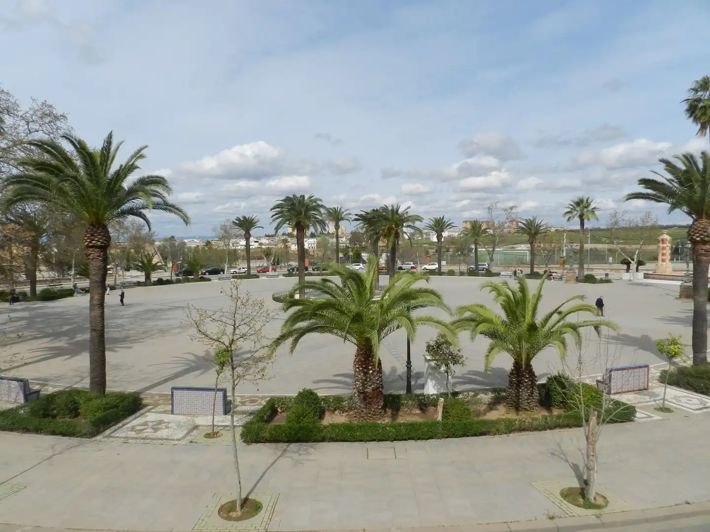 Vista exterior de Casa o xalet en venda en Linares amb Aire condicionat, Calefacció i Jardí privat